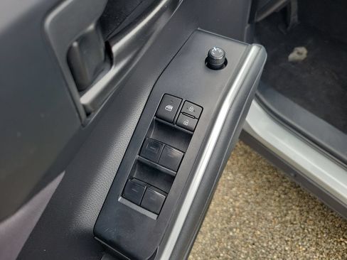 Used 2023 Toyota Highlander LE FWD image 15
