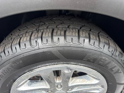 Used 2017 Ford Explorer XLT w/ Equipment Group 202A FWD image 23