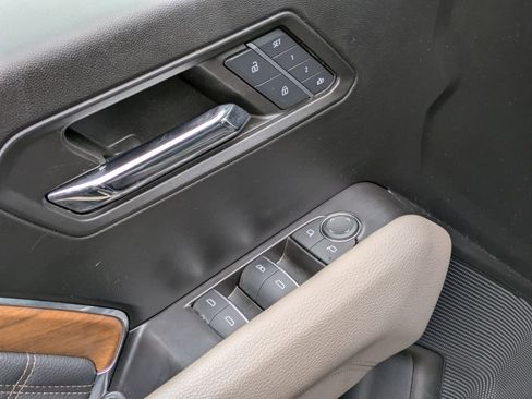 Certified 2024 GMC Canyon Denali image 10