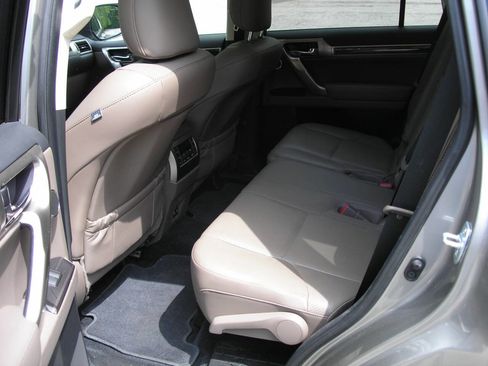 Used 2021 Lexus GX 460 Luxury w/ Accessory Package image 4