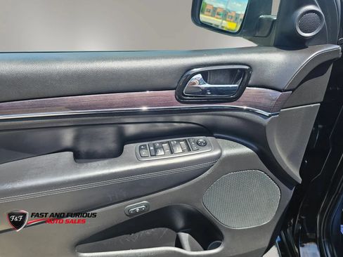 Used 2021 Jeep Grand Cherokee Overland AWD/4WD image 32