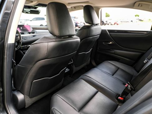 Used 2020 Lexus ES 300h w/ Premium Package FWD image 38