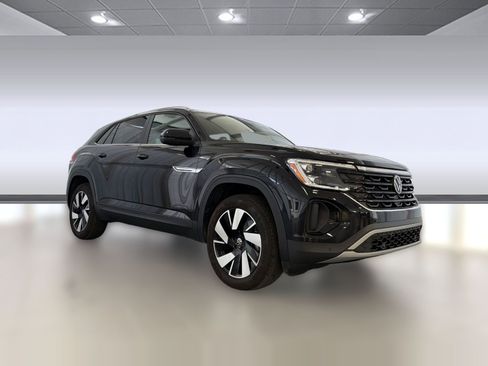 Used 2025 Volkswagen Atlas Cross Sport SE image 7