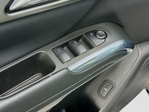 Used 2025 Chevrolet Traverse LT image 15