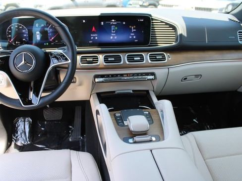 Used 2025 Mercedes-Benz GLS 450 4MATIC image 15