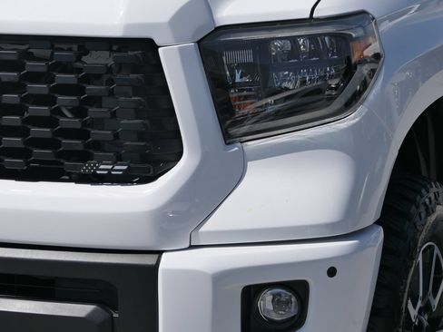 Used 2019 Toyota Tundra Limited w/ Limited Premium Package AWD/4WD image 10