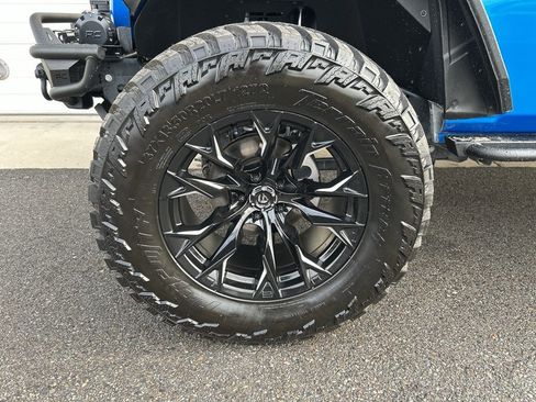 Used 2025 Jeep Wrangler Unlimited Rubicon AWD/4WD image 8