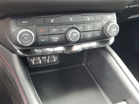 Used 2025 Dodge Durango GT AWD/4WD image 21