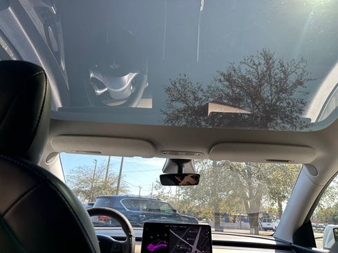 Used 2020 Tesla Model Y Long Range image 32