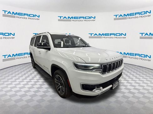 Used 2024 Jeep Wagoneer L Series II w/ Flexible Seating Group RWD image 7