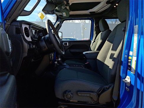 Used 2024 Jeep Gladiator Sport image 13