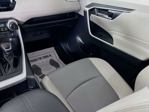 Used 2023 Toyota RAV4 XLE Premium image 24