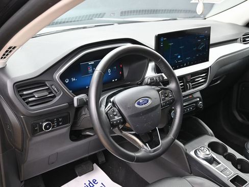 Used 2025 Ford Escape Platinum image 18