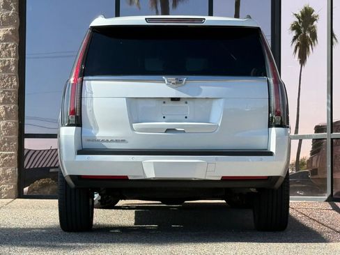 Used 2018 Cadillac Escalade Premium Luxury image 10