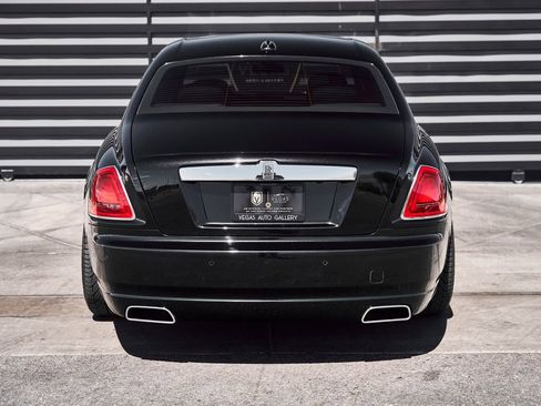 Used 2014 Rolls-Royce Ghost RWD image 17