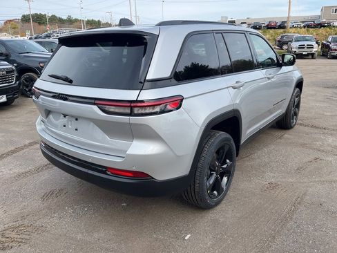 New 2025 Jeep Grand Cherokee Altitude image 7