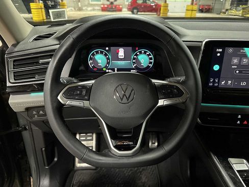 Used 2024 Volkswagen Atlas Peak Edition SE AWD/4WD image 19