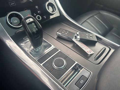 Used 2018 Land Rover Range Rover Sport SE image 40