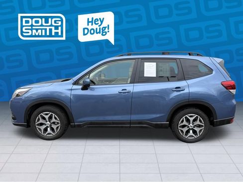 Used 2023 Subaru Forester Premium image 2