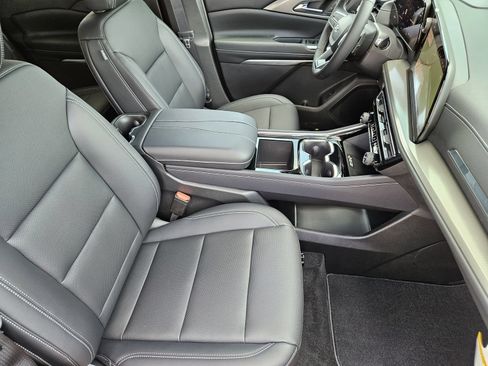 New 2027 Chevrolet Traverse LT w/ Midnight/Sport Edition FWD image 15