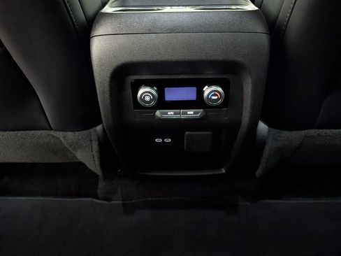 Used 2026 GMC Acadia Elevation w/ Elevation Premium Package AWD/4WD image 11