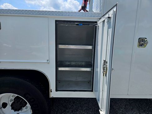 Used 2022 Ford F650 2WD Regular Cab Super Duty image 32