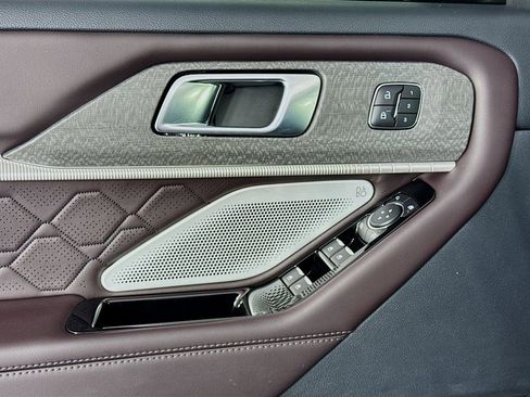 Used 2025 Ford Explorer Platinum w/ Ultimate Package image 20