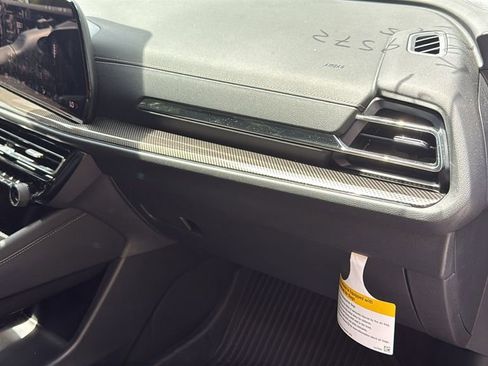 Used 2025 Chevrolet Traverse High Country FWD image 13