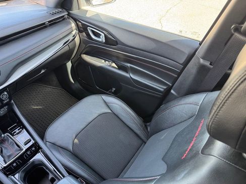 Used 2025 Jeep Compass Trailhawk AWD/4WD image 19