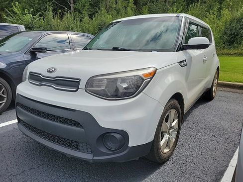 Used 2018 Kia Soul FWD image 3