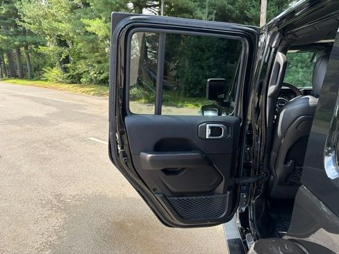 Used 2024 Jeep Wrangler Unlimited Rubicon AWD/4WD image 24