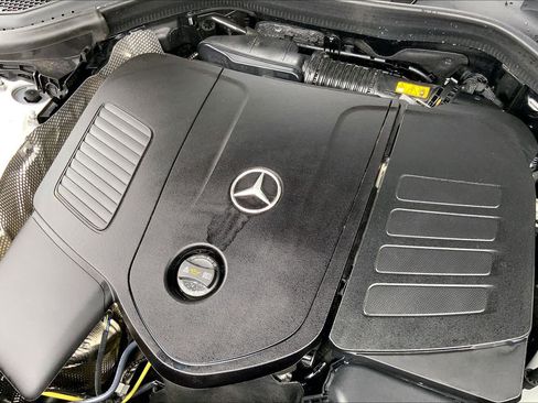 Used 2025 Mercedes-Benz GLC 300 4MATIC image 33
