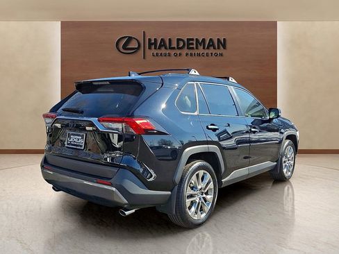 Used 2021 Toyota RAV4 Limited image 7