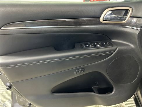 Used 2017 Jeep Grand Cherokee Overland image 11