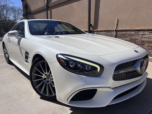 Used 2018 Mercedes-Benz SL 550 w/ Driver Assistance Package image 1
