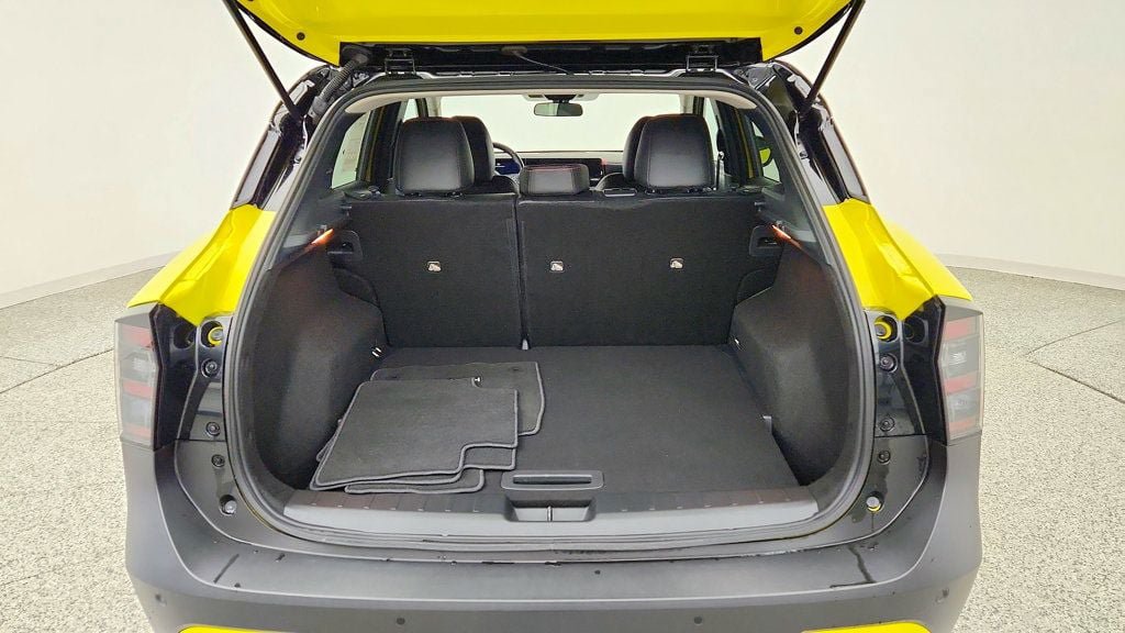 Used 2025 Nissan Kicks SR FWD image 21