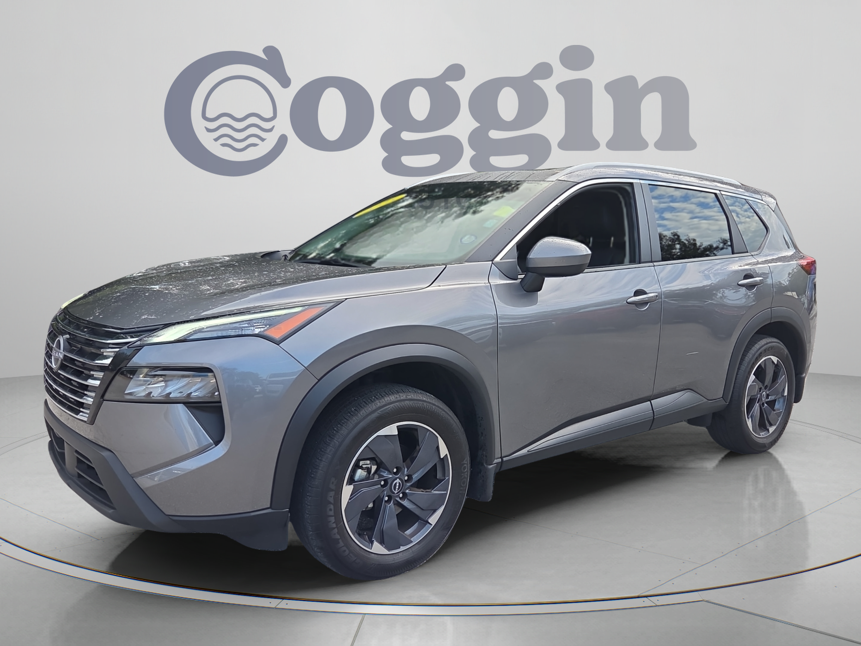 Used 2025 Nissan Rogue SV w/ SV Premium Package FWD image 1