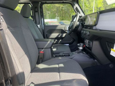 New 2026 Jeep Gladiator Sport AWD/4WD image 15