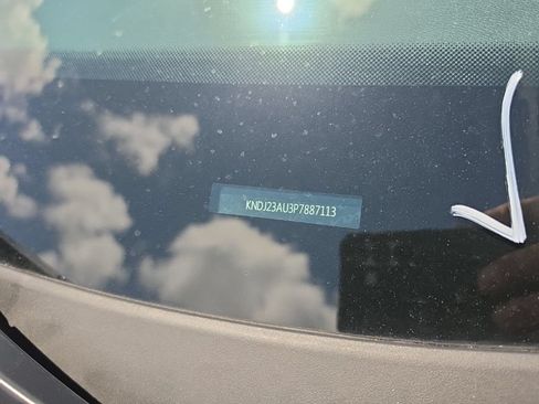 Certified 2023 Kia Soul LX w/ LX Technology Package FWD image 9