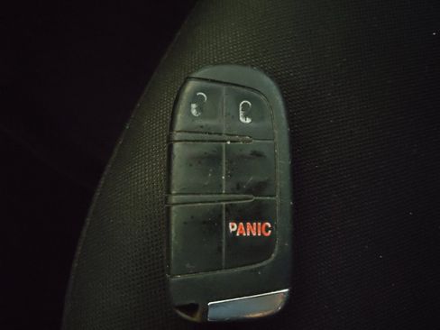 Used 2020 Jeep Renegade Altitude FWD image 32