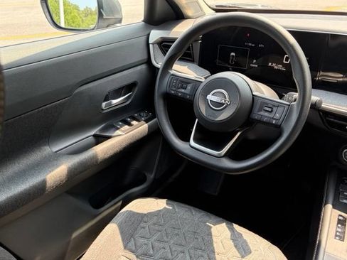 Certified 2025 Nissan Kicks SV w/ SV Premium Package AWD/4WD image 31