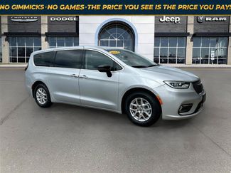 Used 2024 Chrysler Pacifica Touring-L FWD video 1