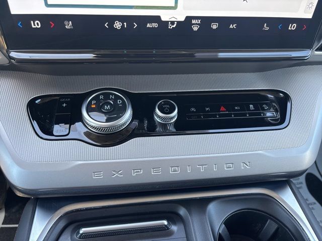 Used 2025 Ford Expedition Active AWD/4WD image 12