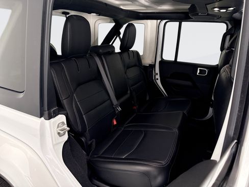 Used 2023 Jeep Wrangler Unlimited Sahara image 18