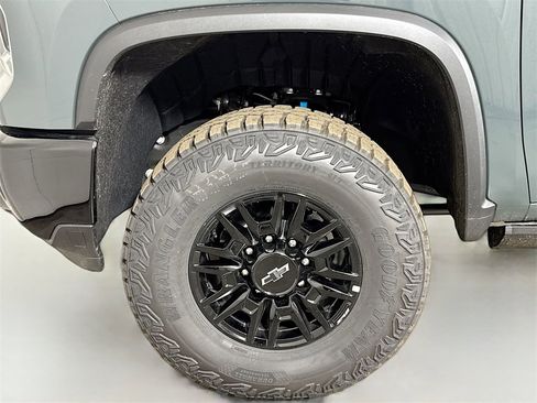 Certified 2025 Chevrolet Silverado 2500 ZR2 w/ Technology Package image 31