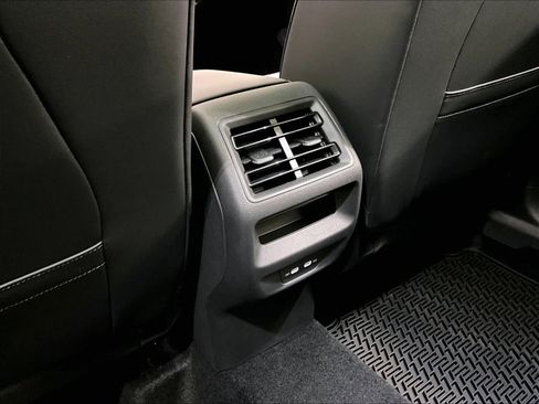 New 2026 Volkswagen Tiguan SE image 16