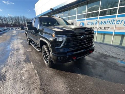 Used 2025 Chevrolet Silverado 2500 LT w/ Trail Boss Package image 2