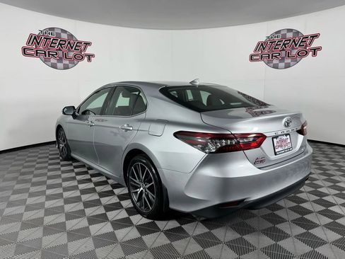 Used 2021 Toyota Camry XLE image 5
