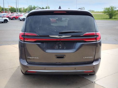 Used 2023 Chrysler Pacifica Limited FWD image 6