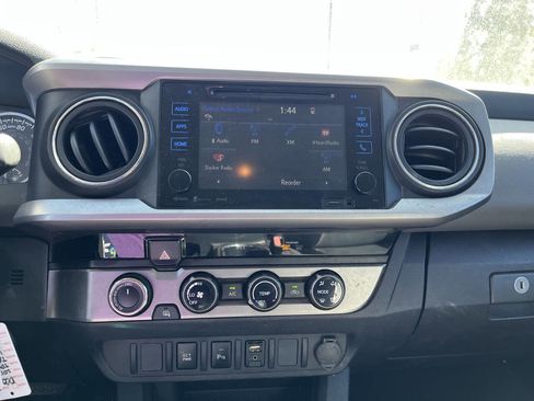 Used 2017 Toyota Tacoma SR5 image 10